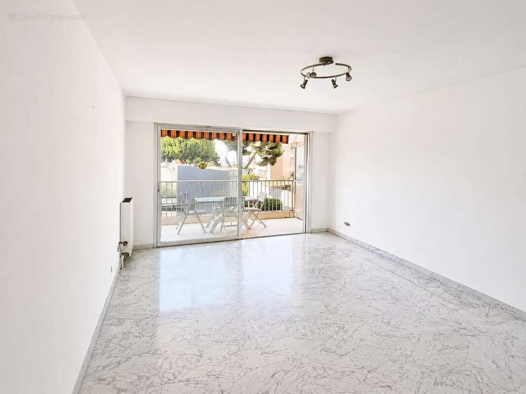 Appartement lumineux 3 pièces avec piscine à Le Port - photo 3