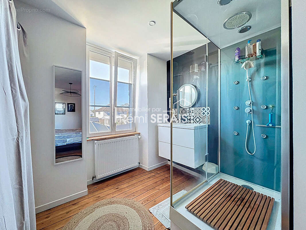 Maison à SAINT-DENIS-DE-MERE