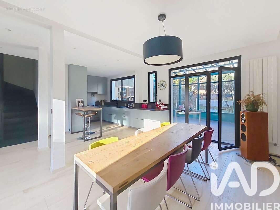 Photo 7 - Maison à SURESNES