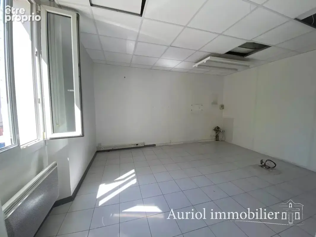 PEYPIN Locaux 150 m2 composé de 6 bureaux et 4 pièces - photo 6