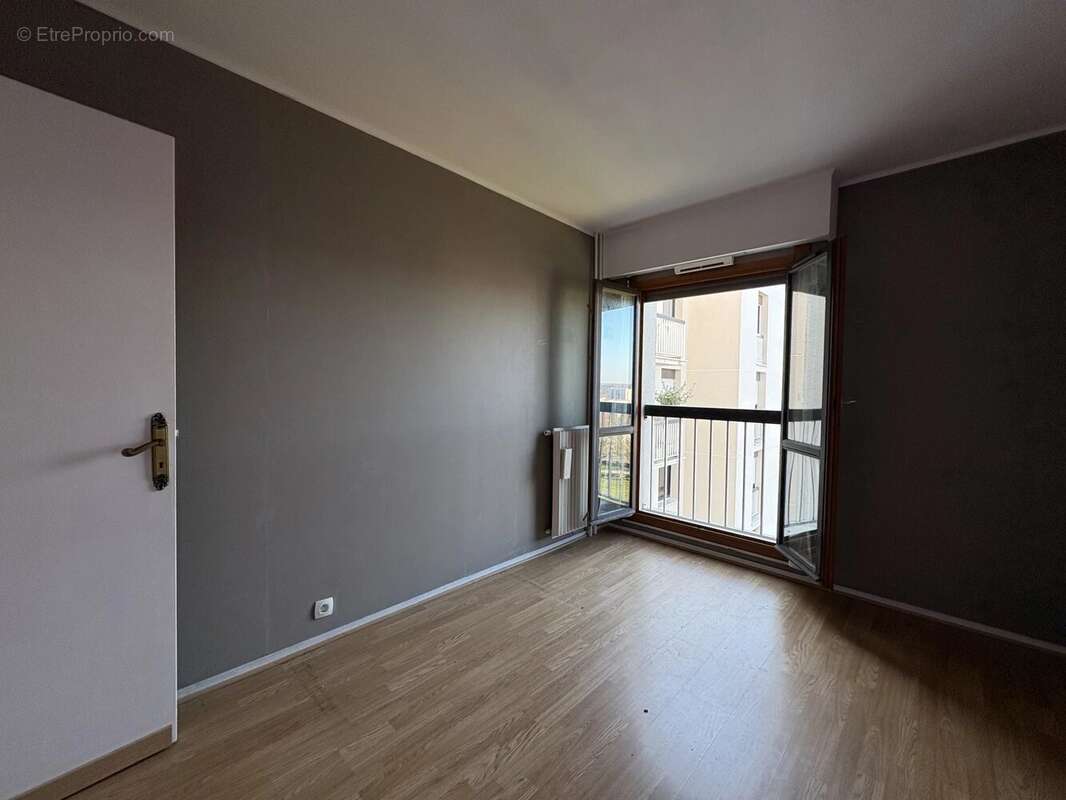 Appartement à LES CLAYES-SOUS-BOIS
