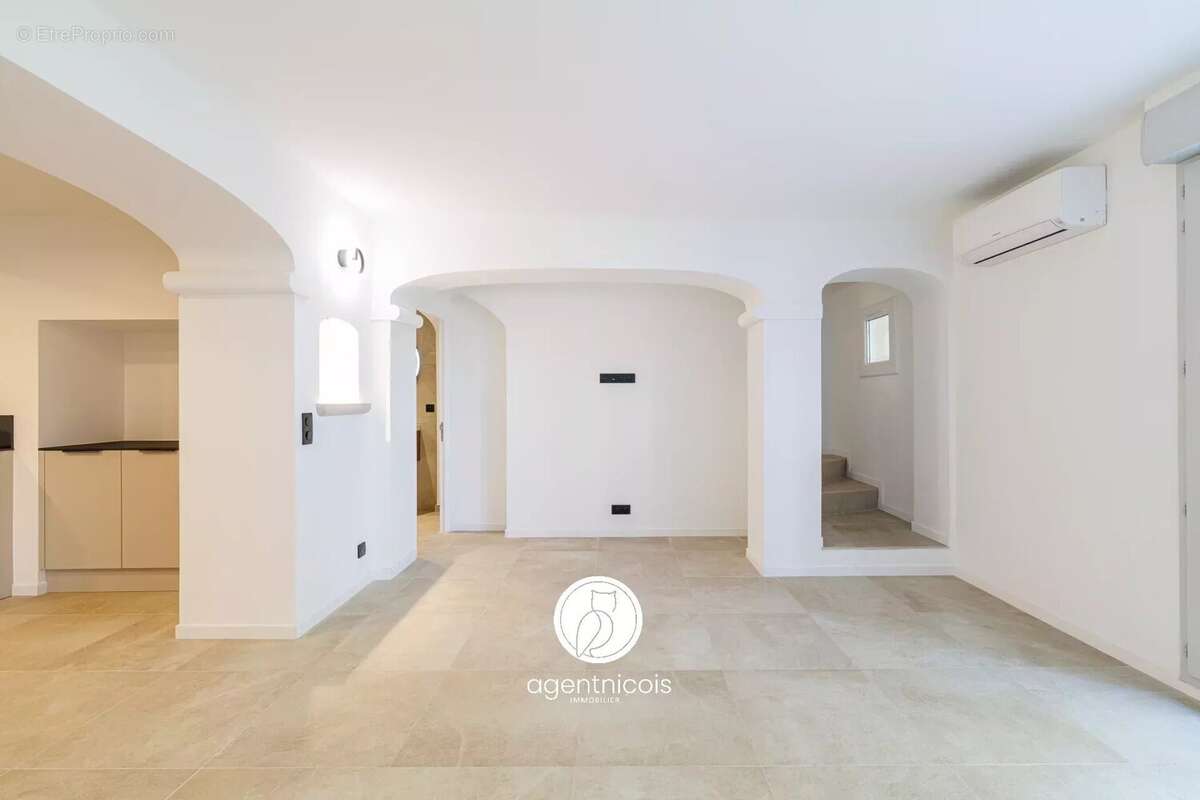 Appartement à SAINT-LAURENT-DU-VAR