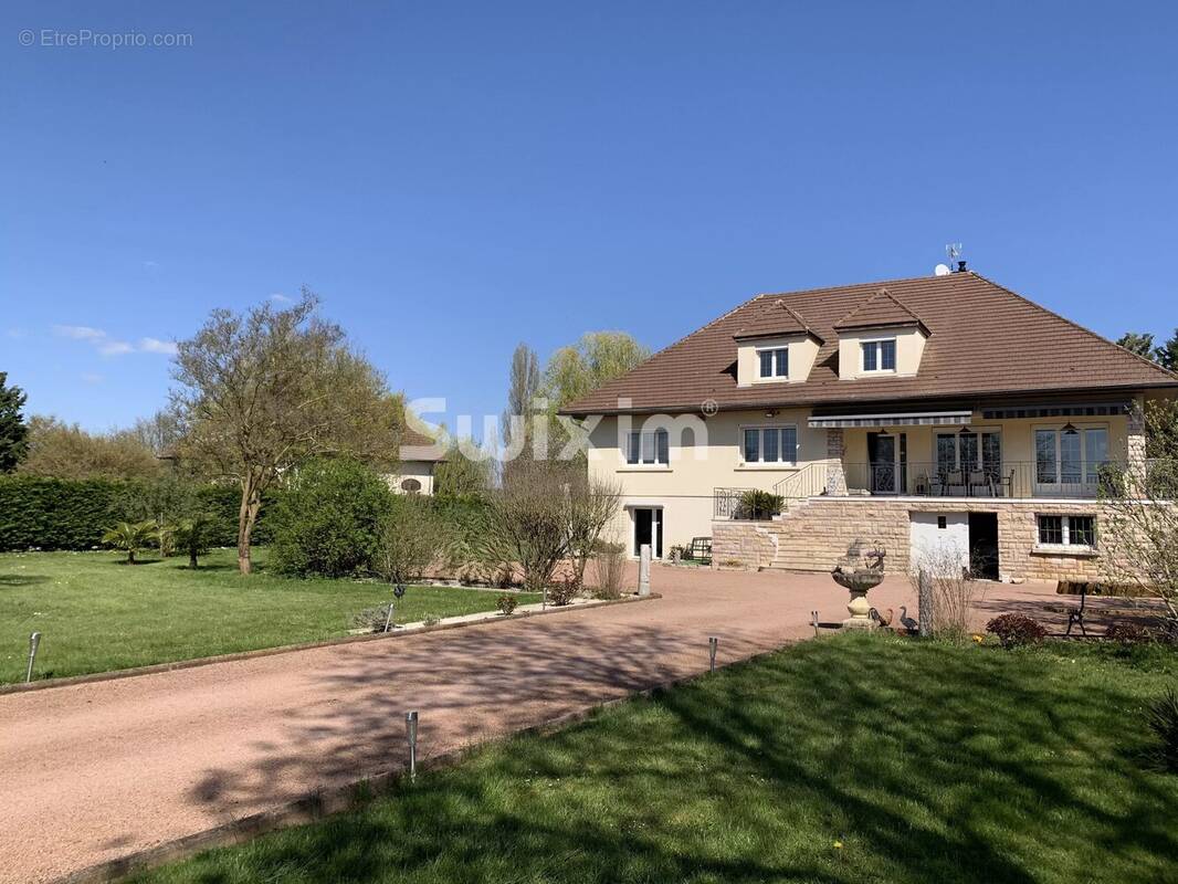 Maison à FONTAINES