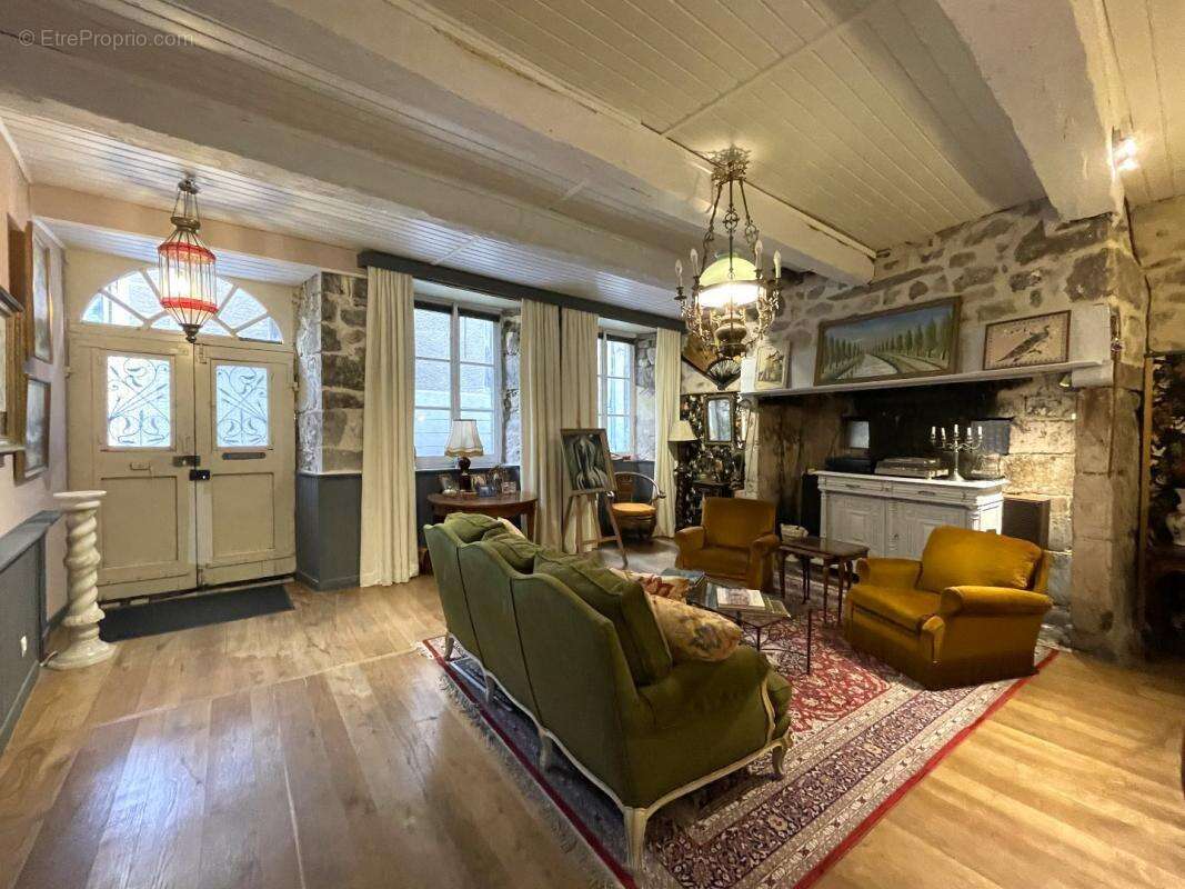 Maison à MUR-DE-BARREZ