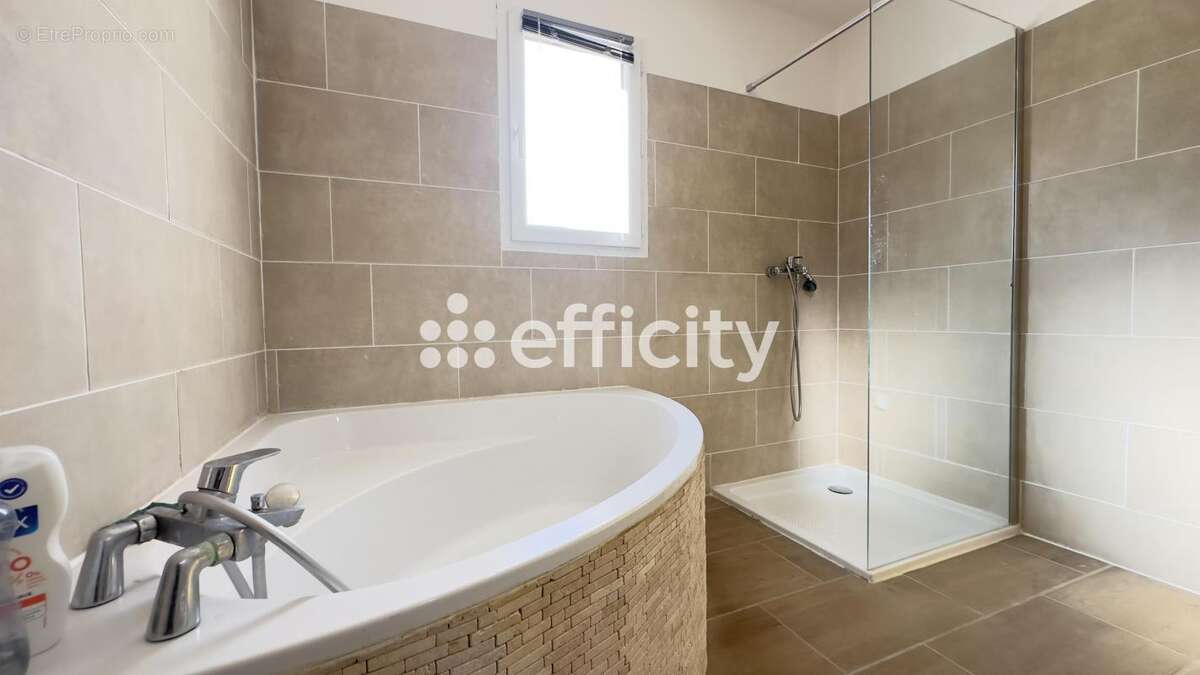 Maison à COLLORGUES