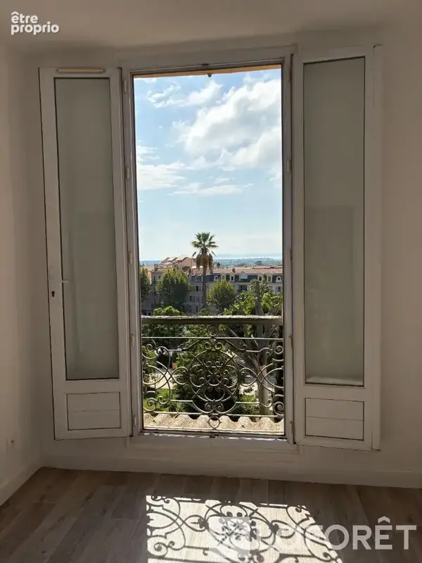 Hyères centre ville -dernier etage - f5 - vue mer - photo 8