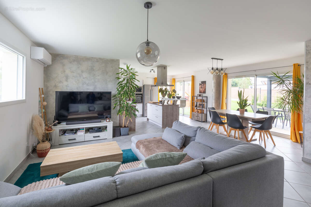 Maison à LA BATIE-DIVISIN