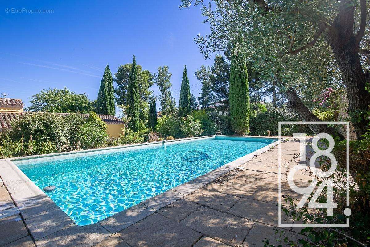 Maison à SAINT-CYR-SUR-MER