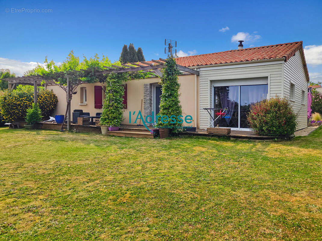 Maison à MONTREVAULT