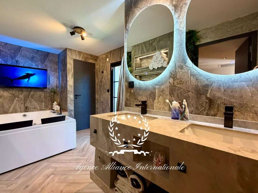 Appartement à LE LUC