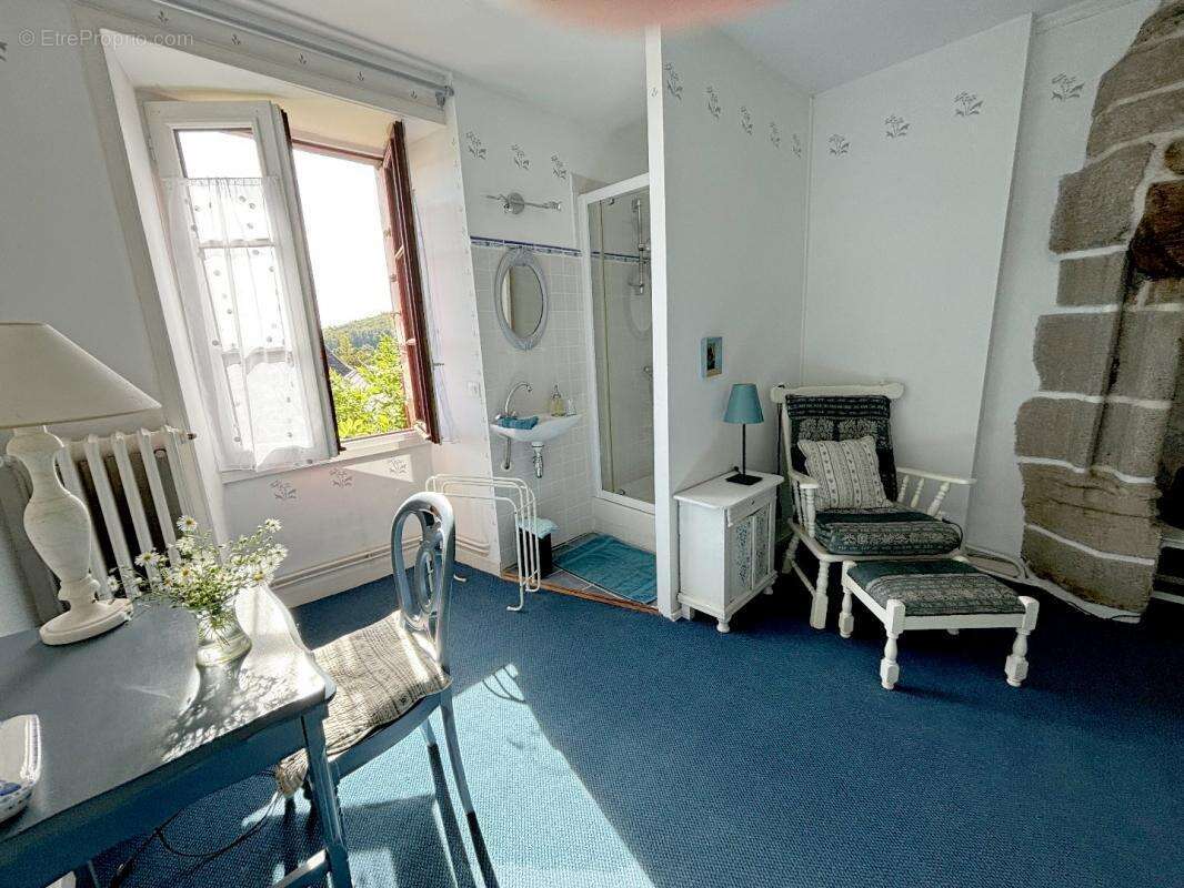 Maison à SAINT-BONNET-LA-RIVIERE