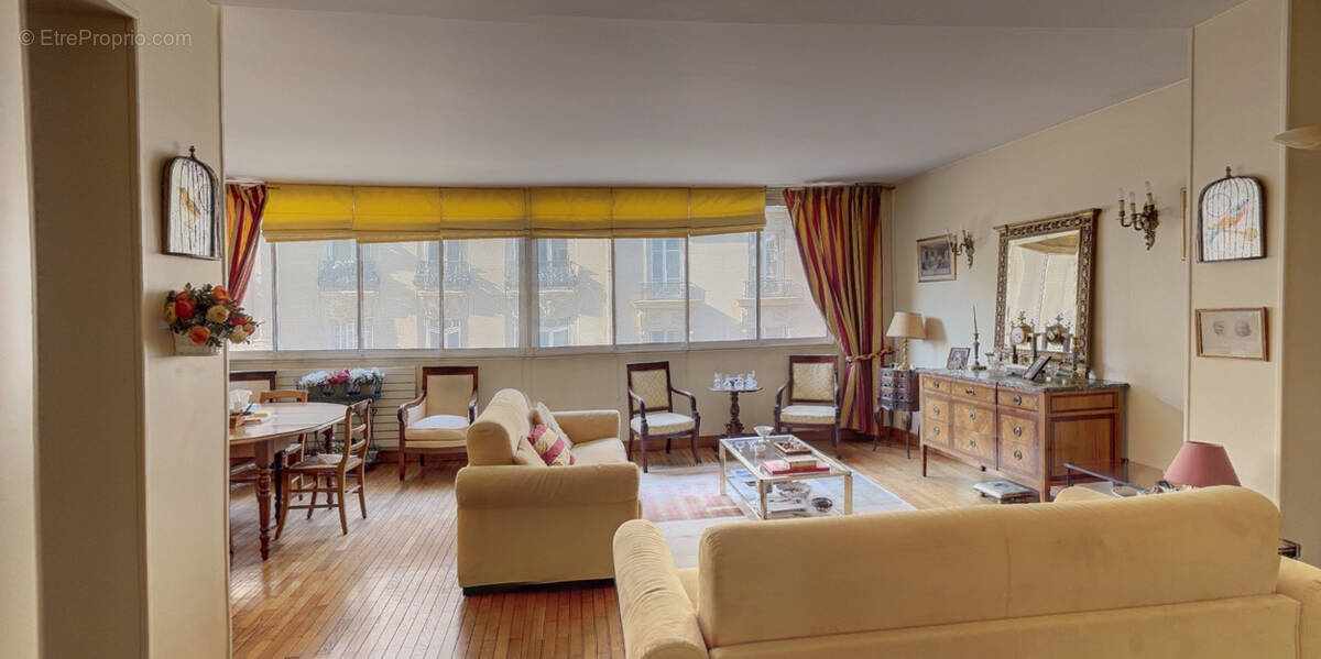 Appartement à PARIS-17E