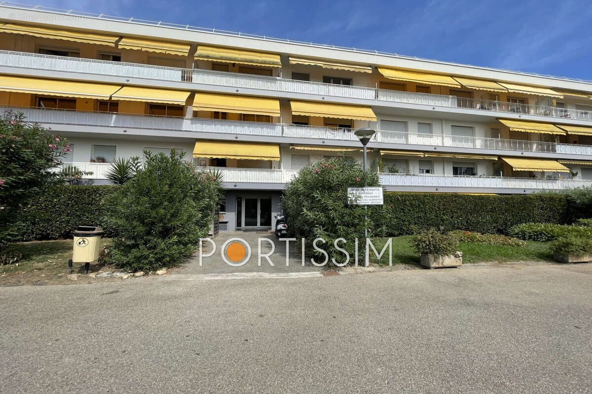 Appartement 80 m² à Le Cannet  - photo 2