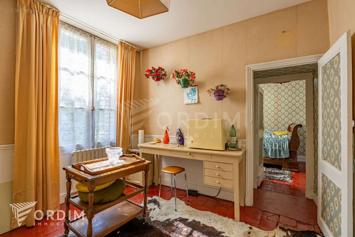 Maison à MENADES