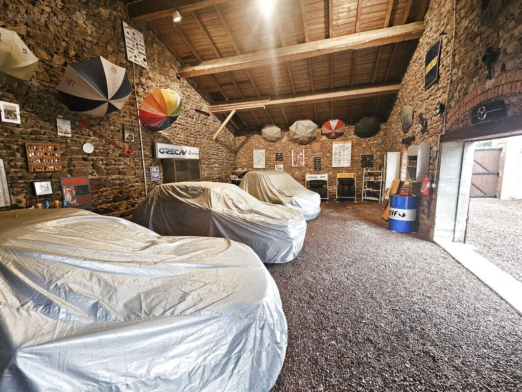 Maison à COMMELLE-VERNAY