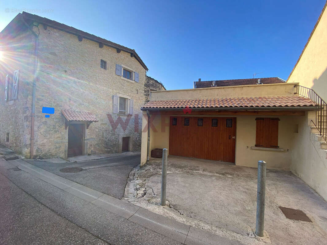Maison à COMBOVIN