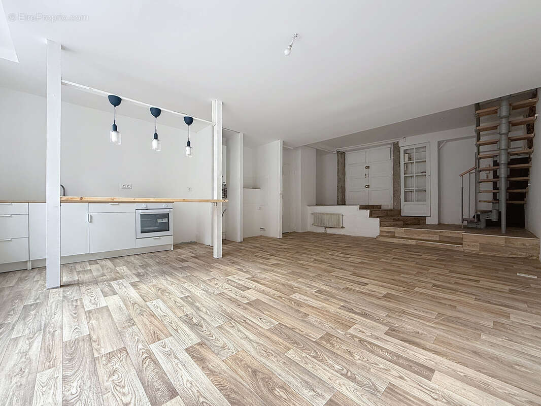 Appartement à SAINT-ETIENNE