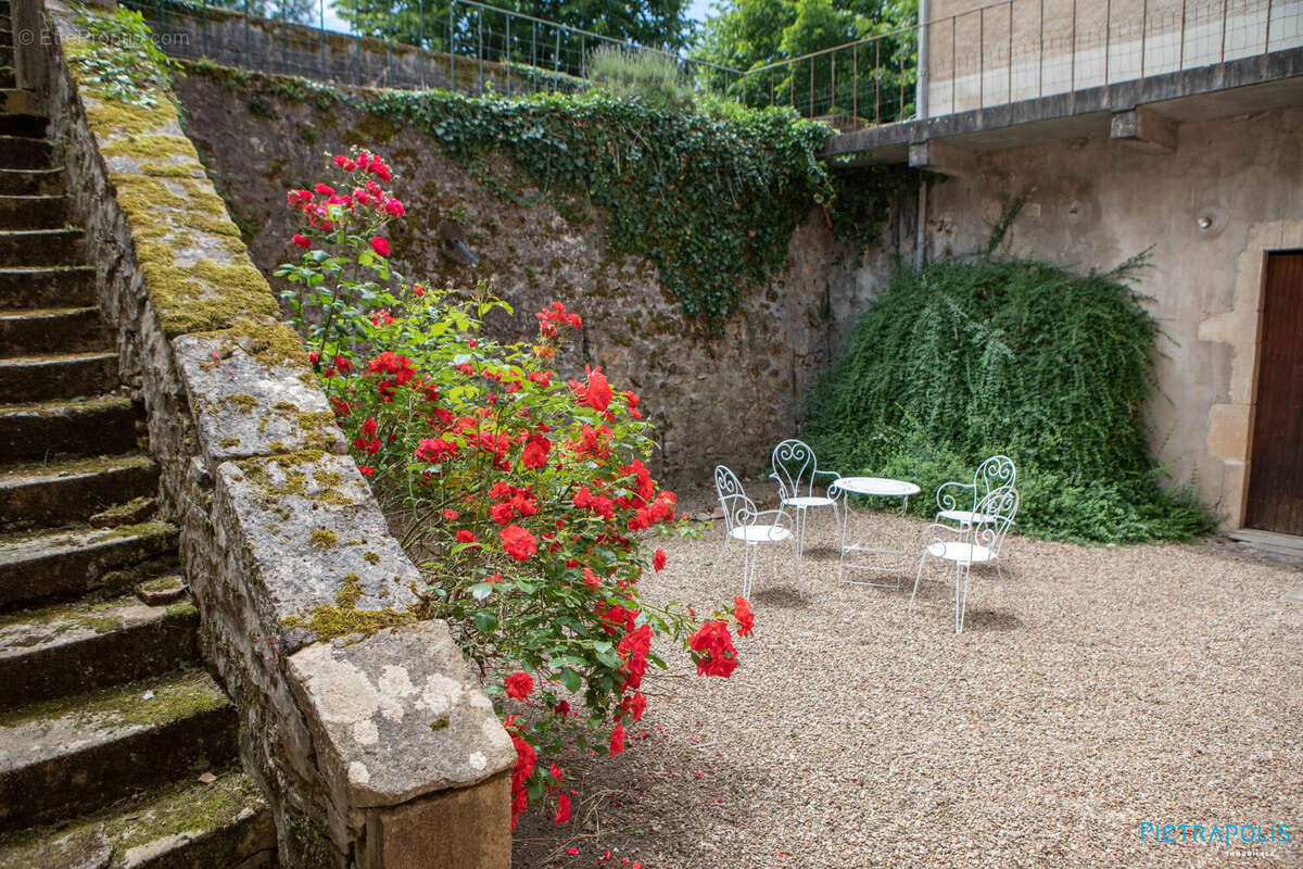 Maison 343 m² à Bourbon-Lancy  - photo 9