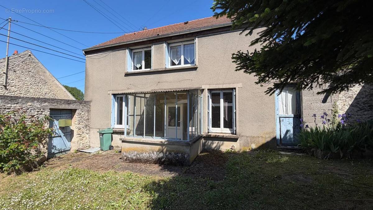 Maison à ORMOY-LA-RIVIERE