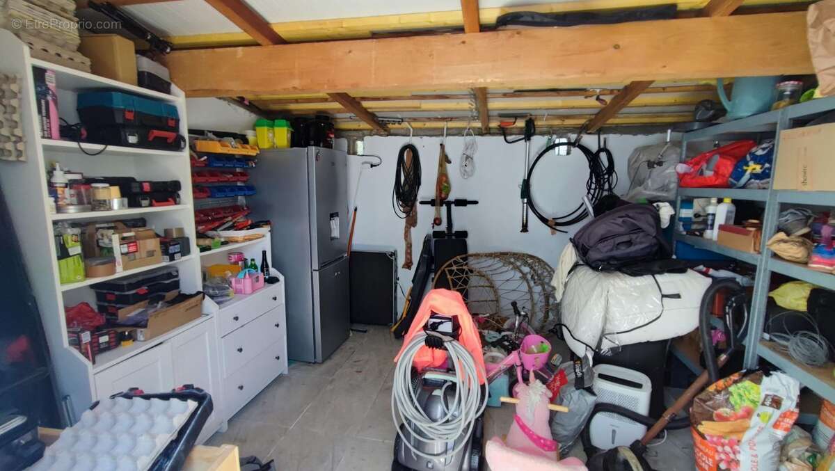 Maison à SAINT-CHAPTES