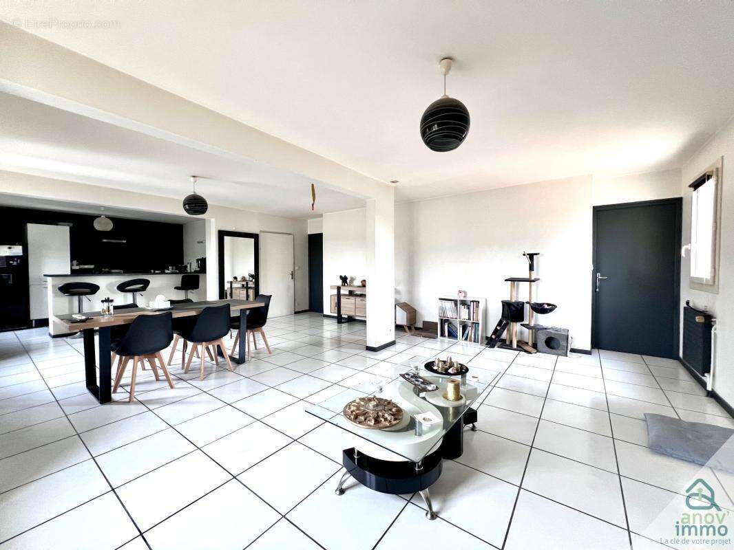 Commerce à NIEUIL-L'ESPOIR