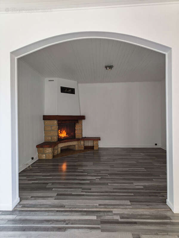 Maison à CHEVILLON-SUR-HUILLARD