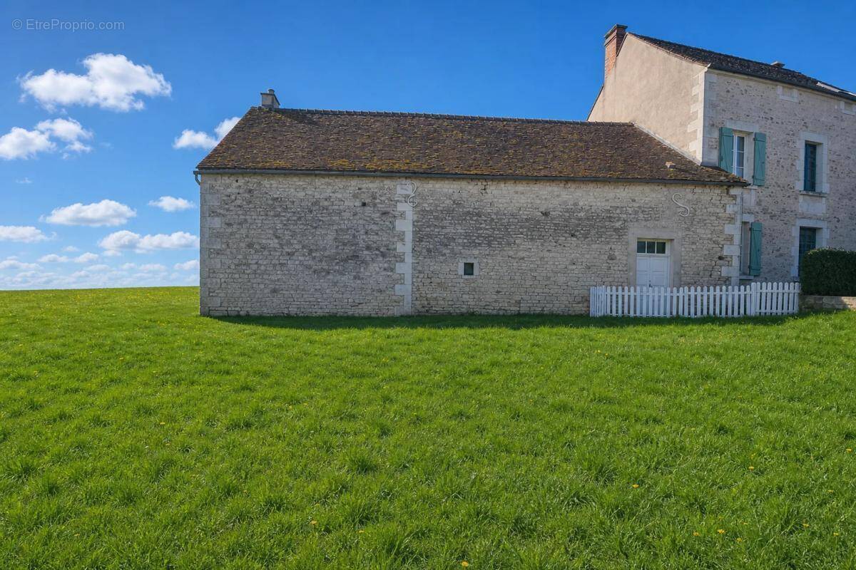 Maison à COULANGES-SUR-YONNE