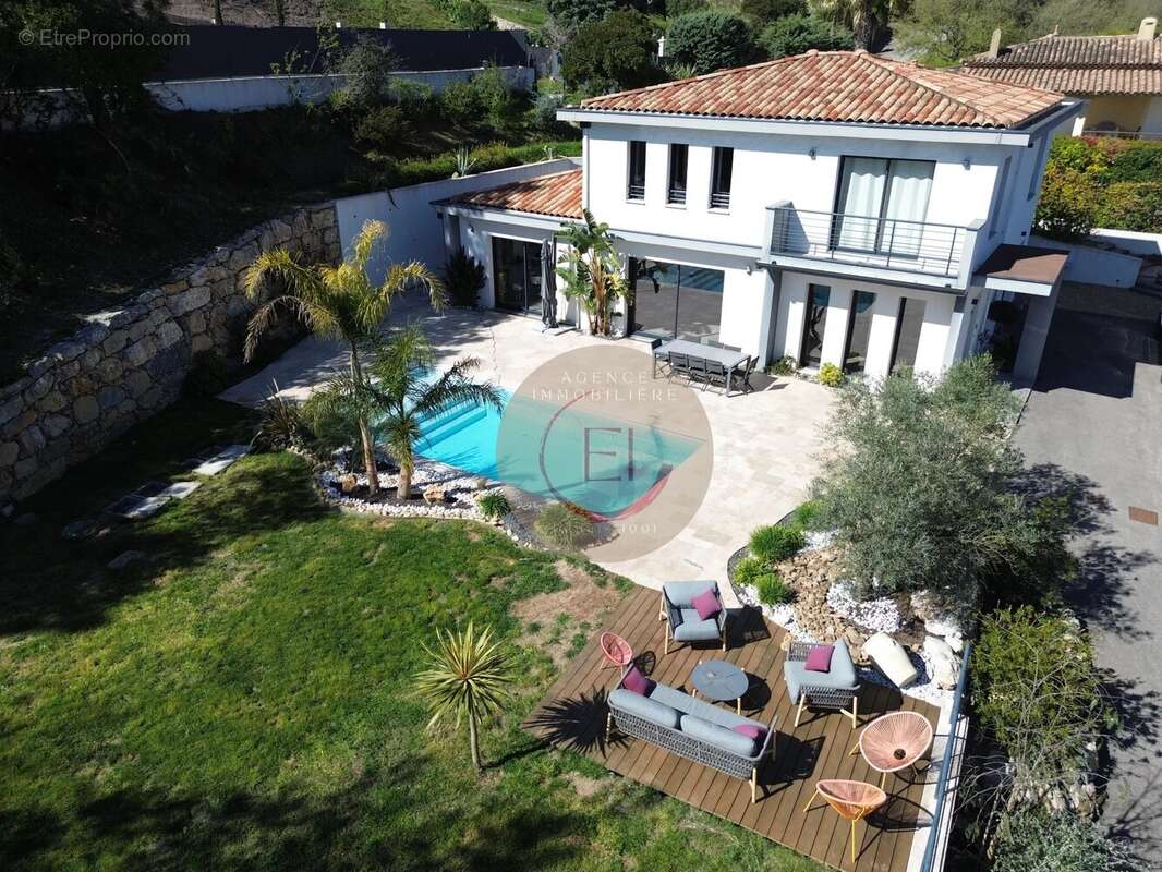 Maison à LES ADRETS-DE-L'ESTEREL