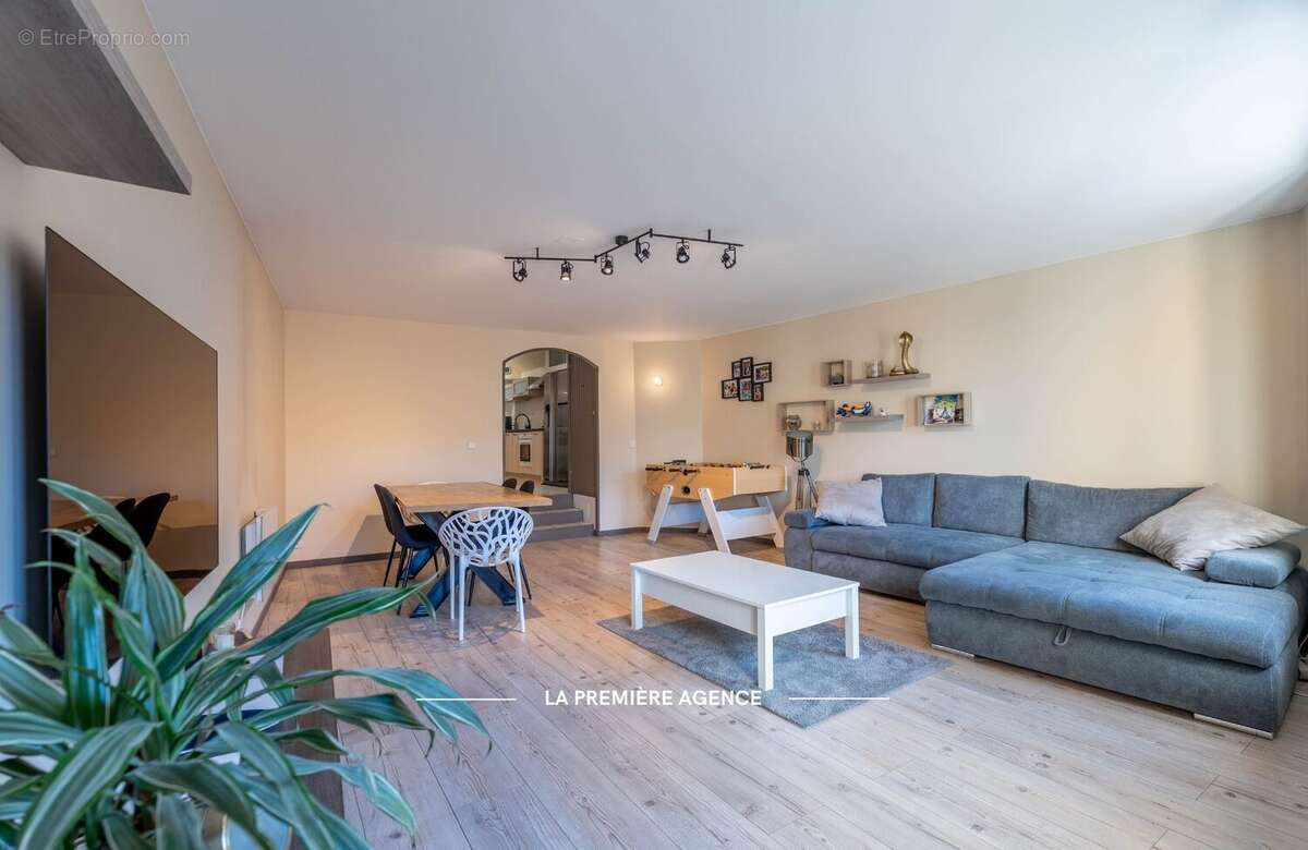 Appartement à SAINT-FORGEUX