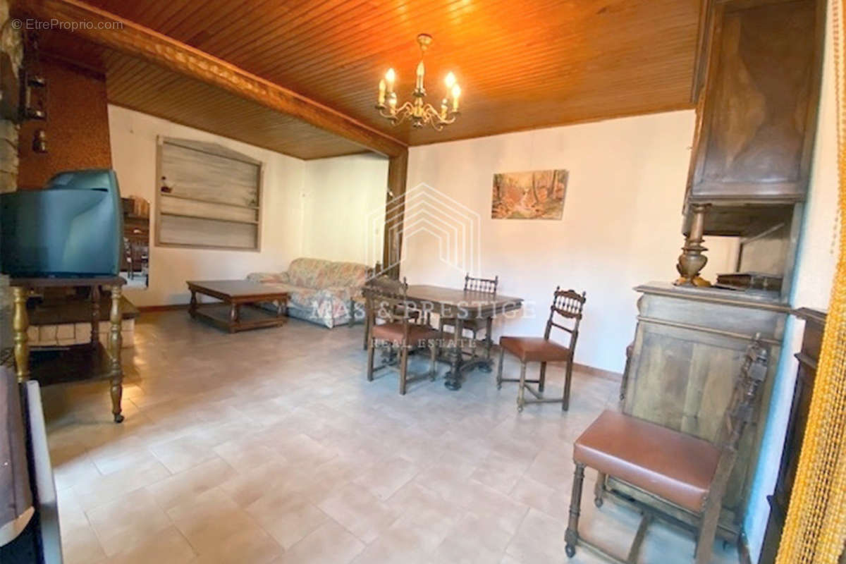 Maison à SAINT-LAURENT-DE-CERDANS