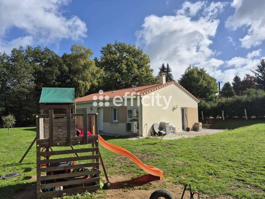 Maison à SAINT-JUNIEN
