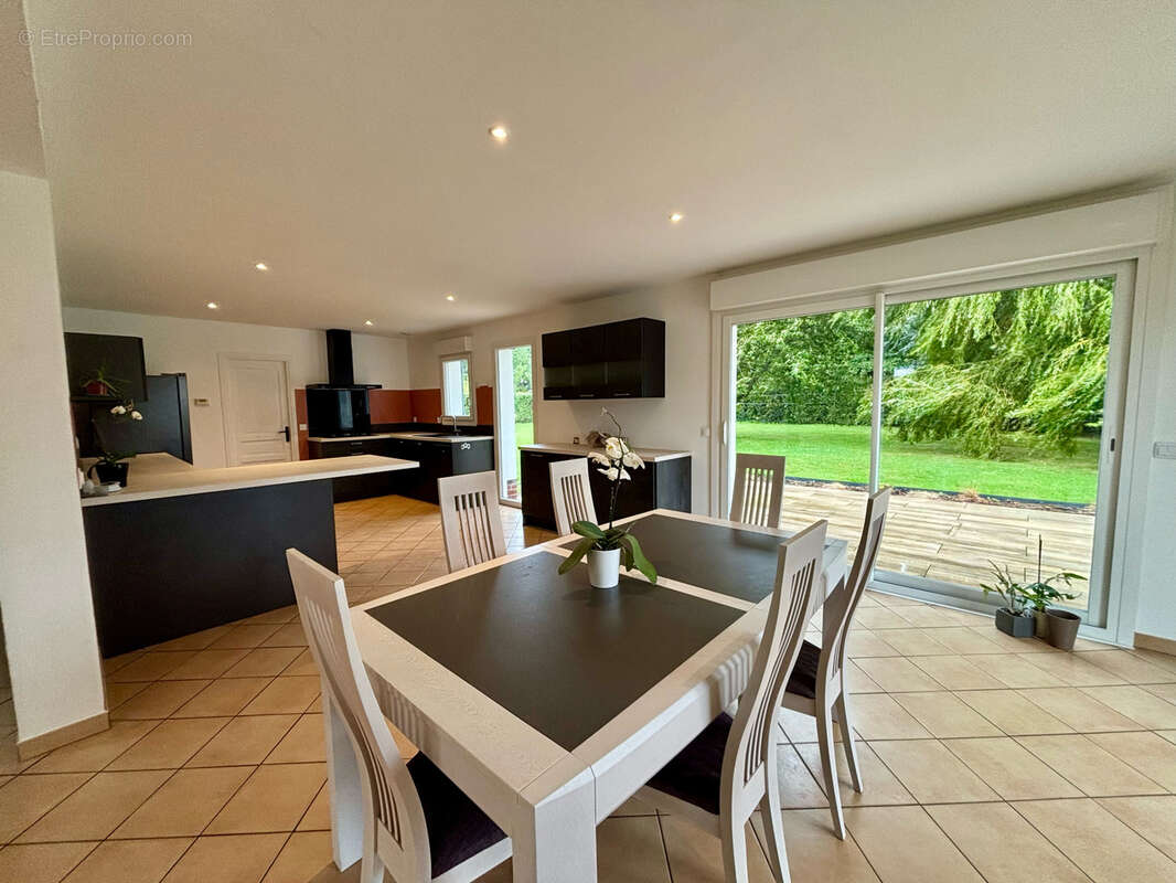 Maison à GROFFLIERS