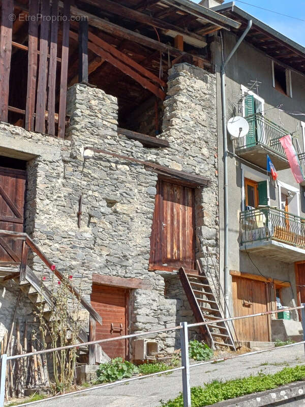 Achat - vente  : maison - chalet - grange - bel ensemble  a renover - montagny 73350 - photo 2