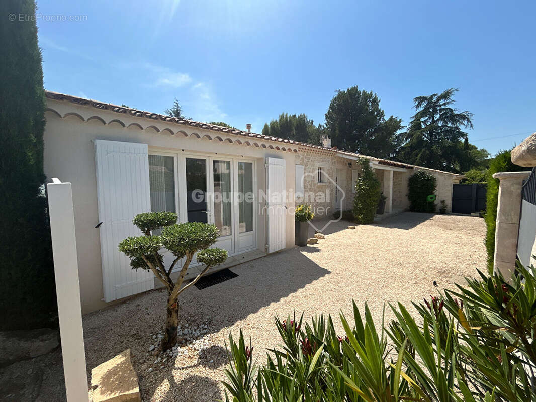 Maison de plain-pied 3 chambres + annexe sur parcelle arborée de 876 m² avec piscine et garage - Carpentras - photo 15