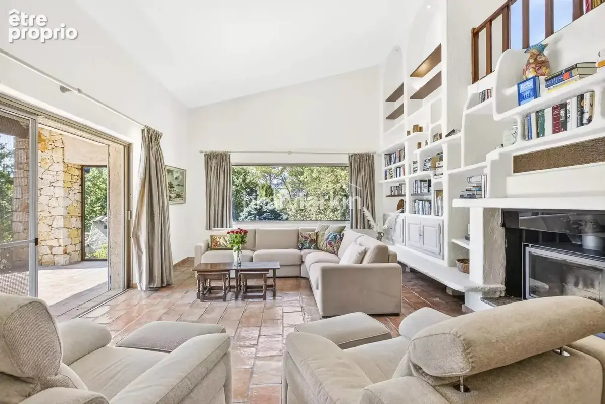 Villa plain-pied avec mazet en pierre et piscine – À pied du village de Mougins - photo 5