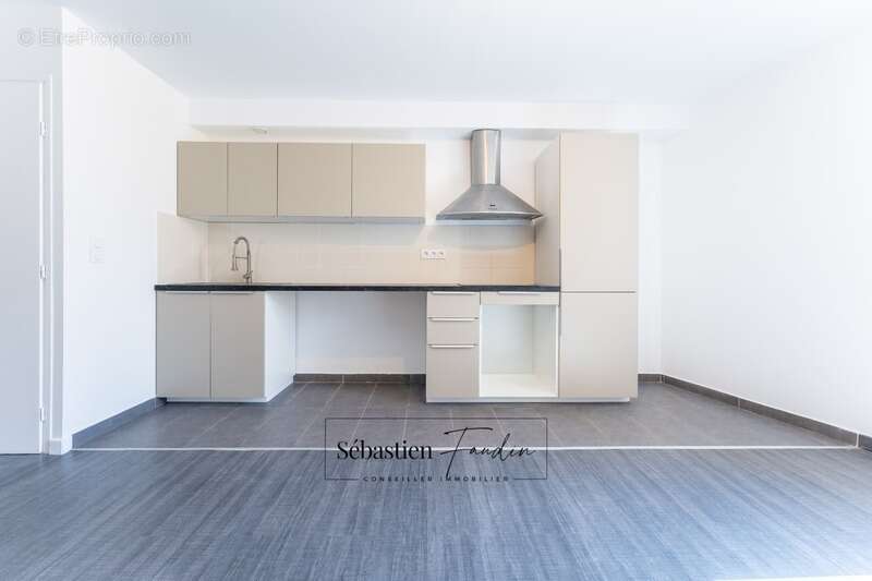 Appartement à SOLLIES-TOUCAS