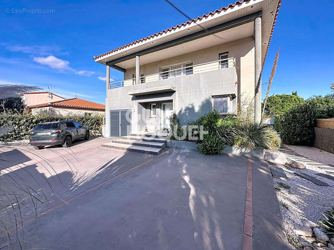 Maison à SAINT-LAURENT-DE-LA-SALANQUE