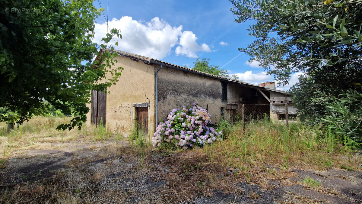 Proche st macaire - maison en pierre 140 m2 - dependances - photo 10
