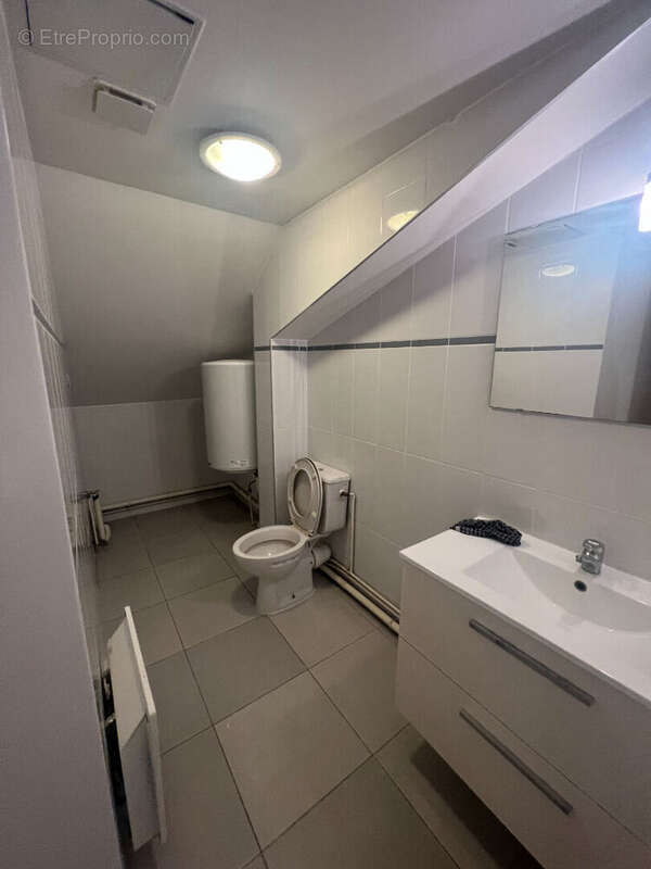 Limite Le Raincy, immeuble de trois appartements et 3 places de parking - photo 4