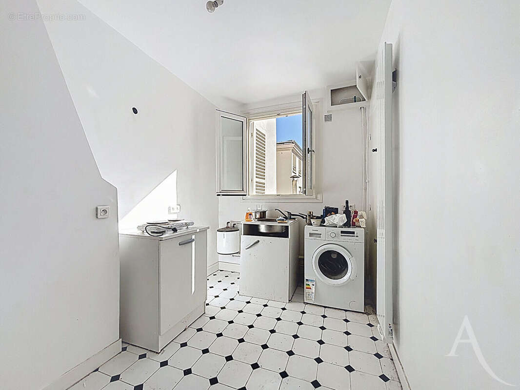 Paris 7 -  Rue Las Cases - 4 pièces 81 m² - Quartier Sainte-Clotilde - photo 3