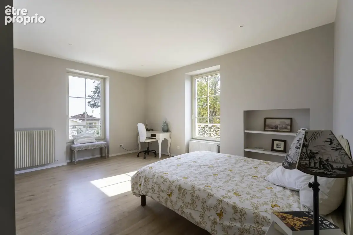 Au cœur de Lachassagne   Élégante maison bourgeoise avec jardin piscinable - secteur sécurisé - photo 10