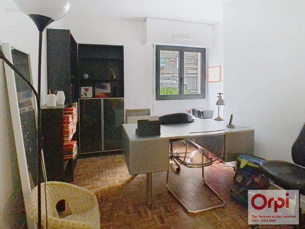 Commerce à ISSY-LES-MOULINEAUX