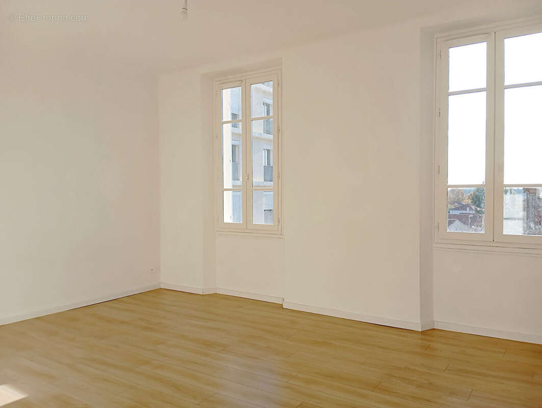 Appartement à LA VALETTE-DU-VAR