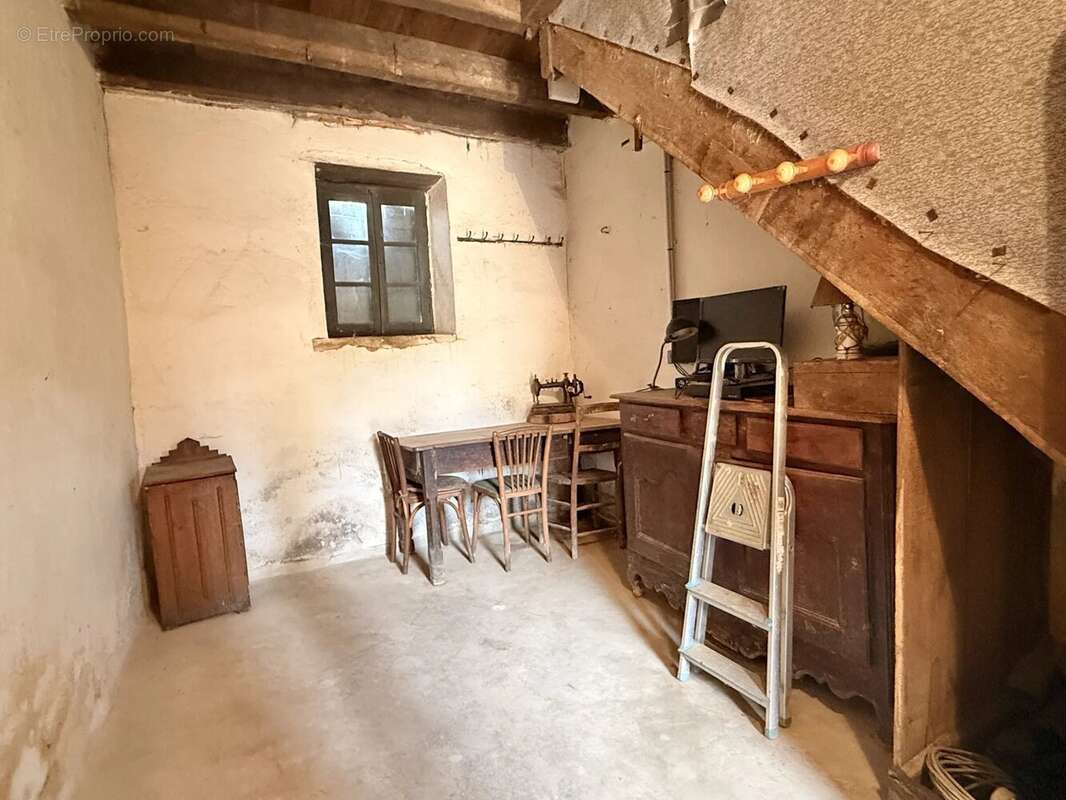 Maison à potentiel avec grange, proche de Brigueuil - photo 9