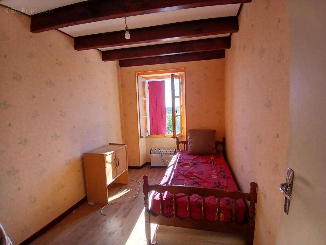 Maison à MONTMOREAU-SAINT-CYBARD