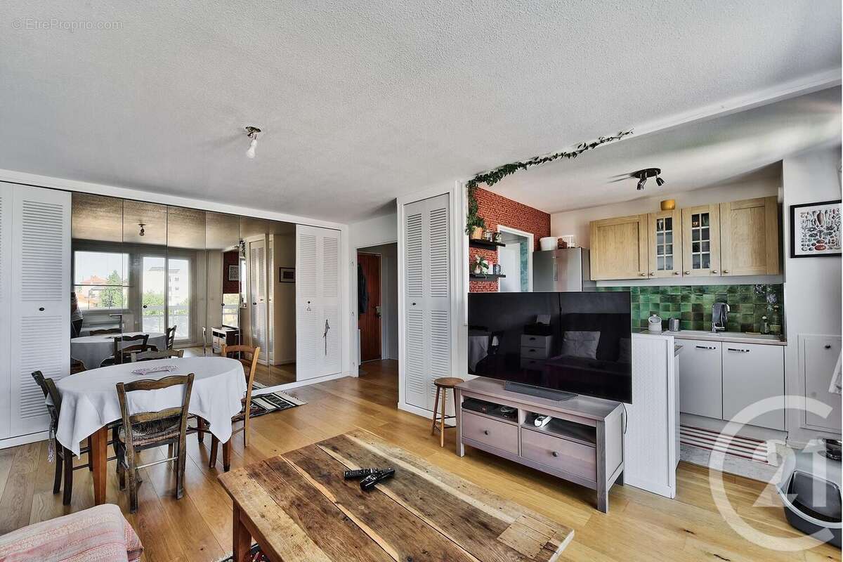 Appartement à SATHONAY-CAMP