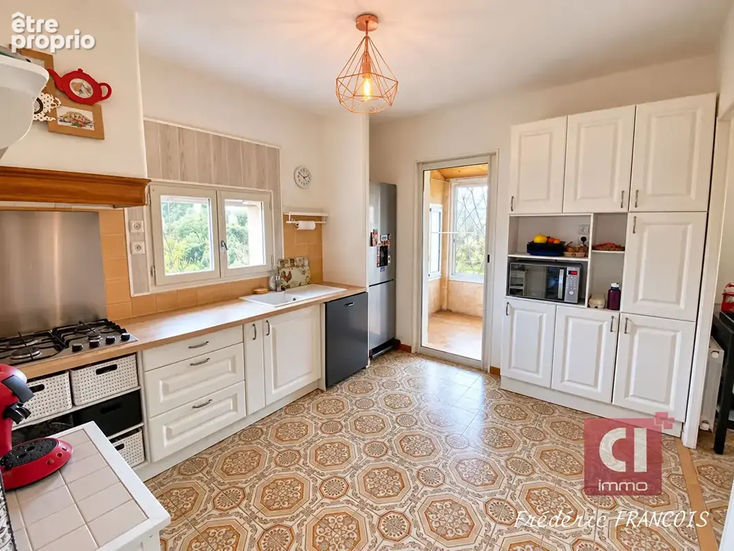 A vendre maison composée de deux logements(136 m²) à GAREOULT - photo 4