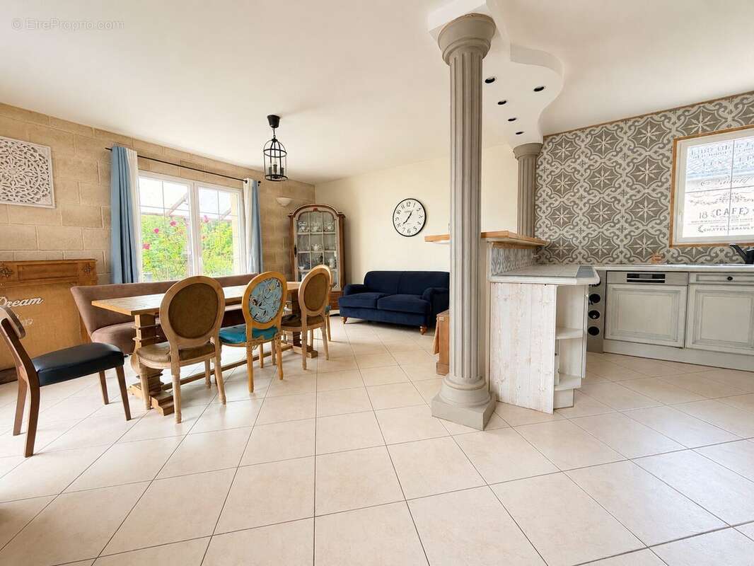 Maison 130 m² à Saint-Clement-De-Regnat  - photo 4