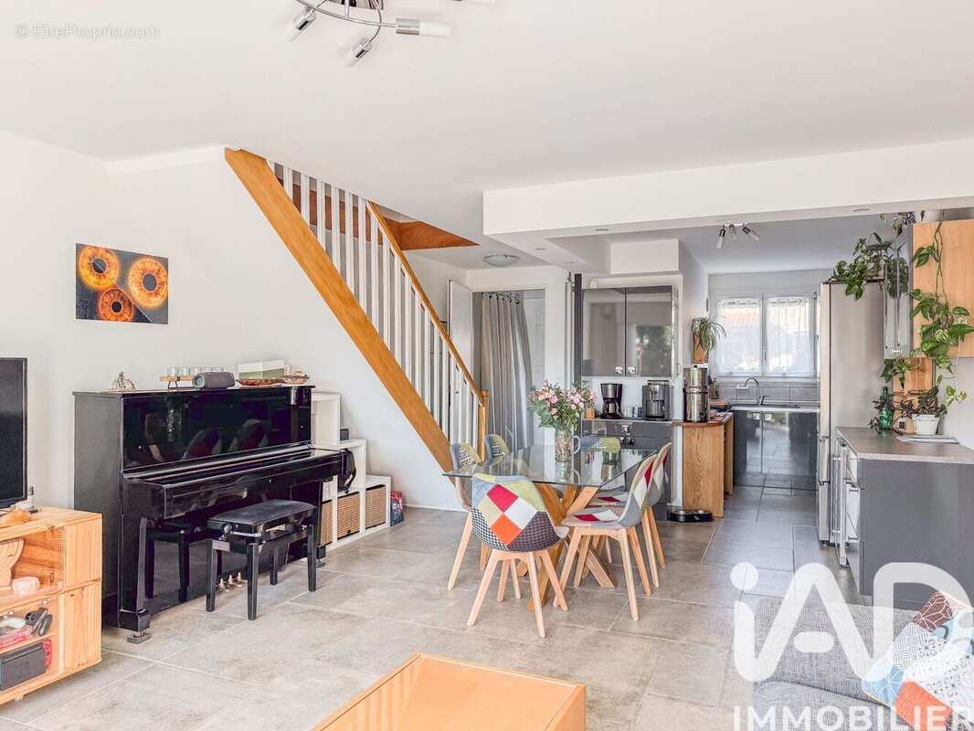 Photo 2 - Maison à PIERRE-BENITE