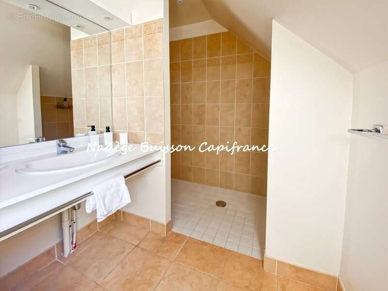 Appartement à COLLEVILLE-SUR-MER